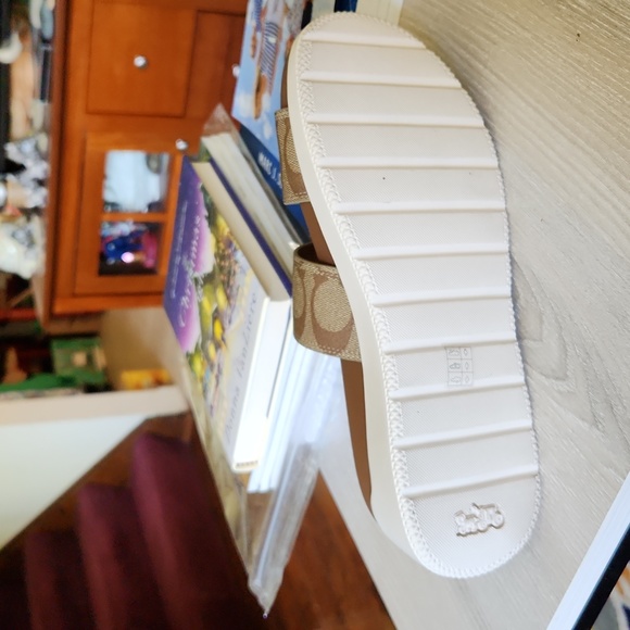 COACH SANDAL - Picture 3 of 3